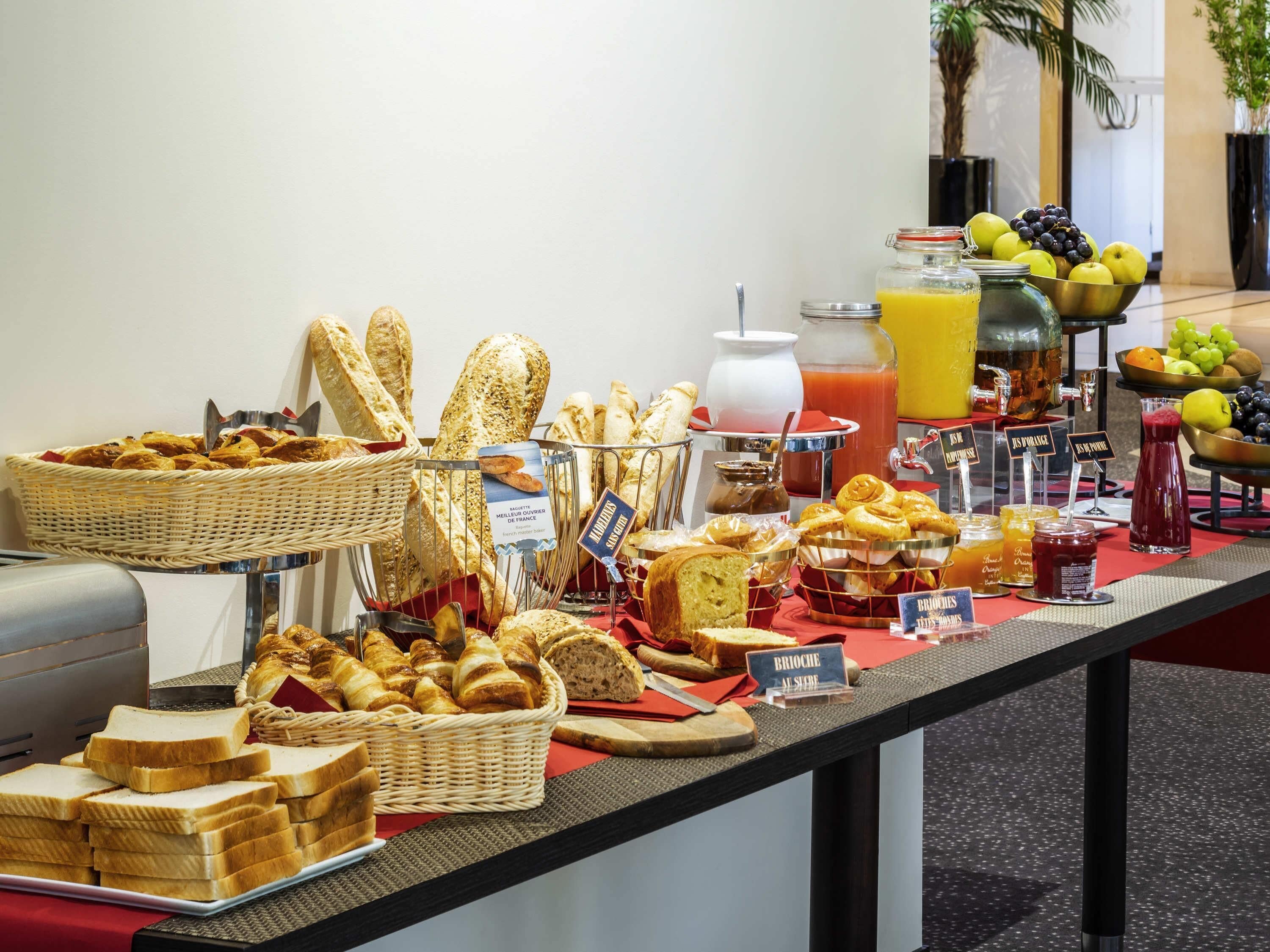 Petit déjeuner buffet servi tous les jours en supplément