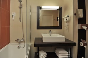 Standard Twin Room, 2 Double Beds | Bathroom | Eco-friendly toiletries, hair dryer, towels