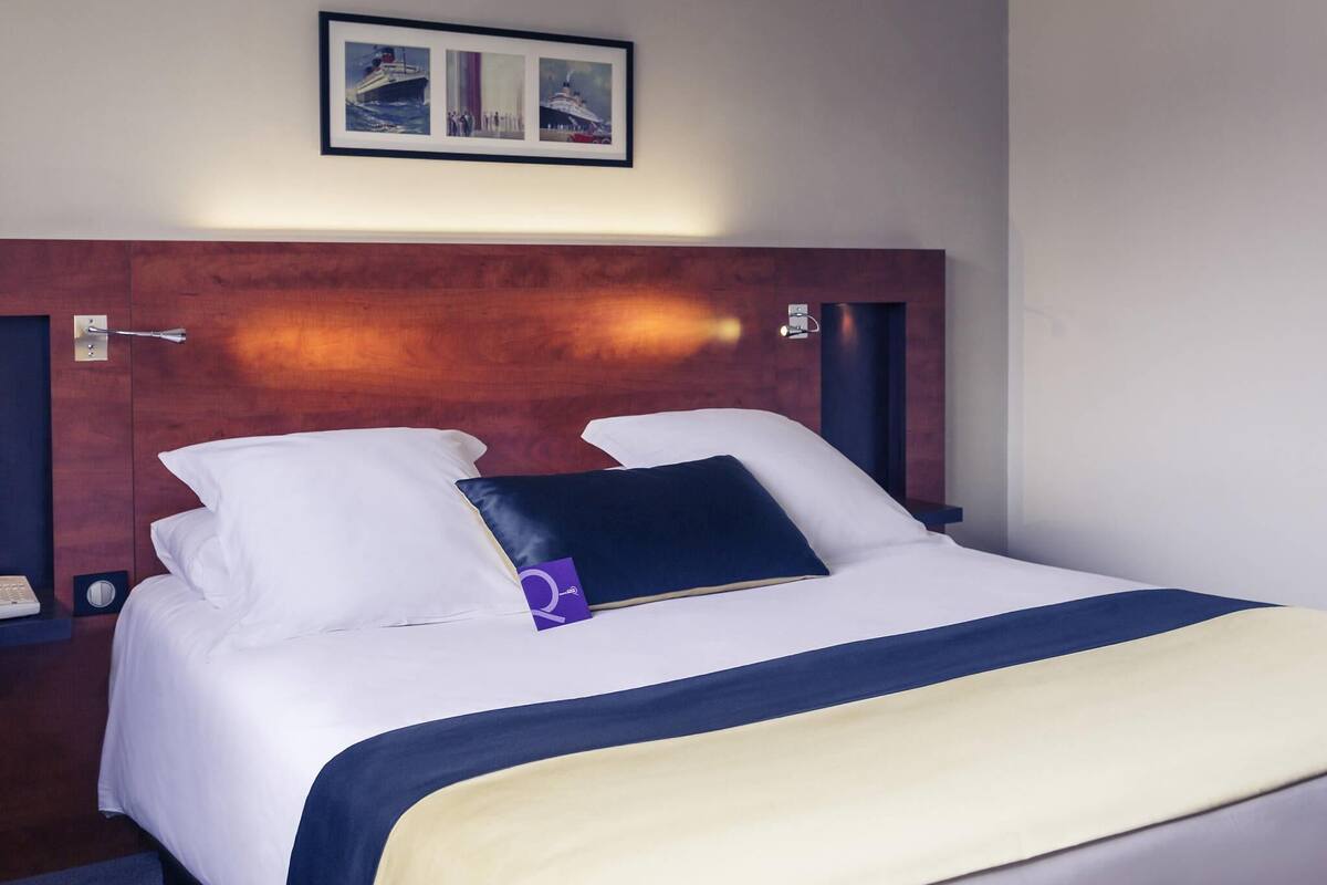 standard room, 1 double bed | minibar, in-room safe, desk, blackout curtains