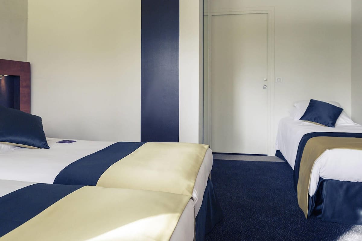 Triple Room, Multiple Beds | Minibar, in-room safe, desk, blackout curtains