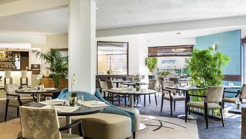 Déjeuner et dßner servis sur place, spécialités Cuisine régionale