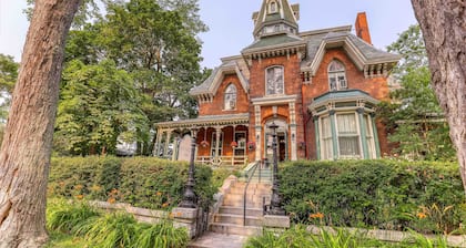 Hochelaga Inn