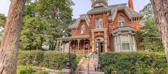 Hochelaga Inn