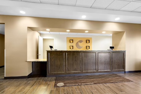 Hall. Comfort Inn Somerset