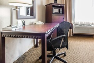 Habitación estándar, 1 cama de matrimonio, accesible para personas con discapacidad, no fumadores | Escritorio, cortinas opacas, tabla de planchar con plancha y wifi gratis