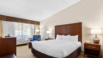 Standard Room, 1 King Bed, Non Smoking | Desk, blackout curtains, iron/ironing board, free WiFi