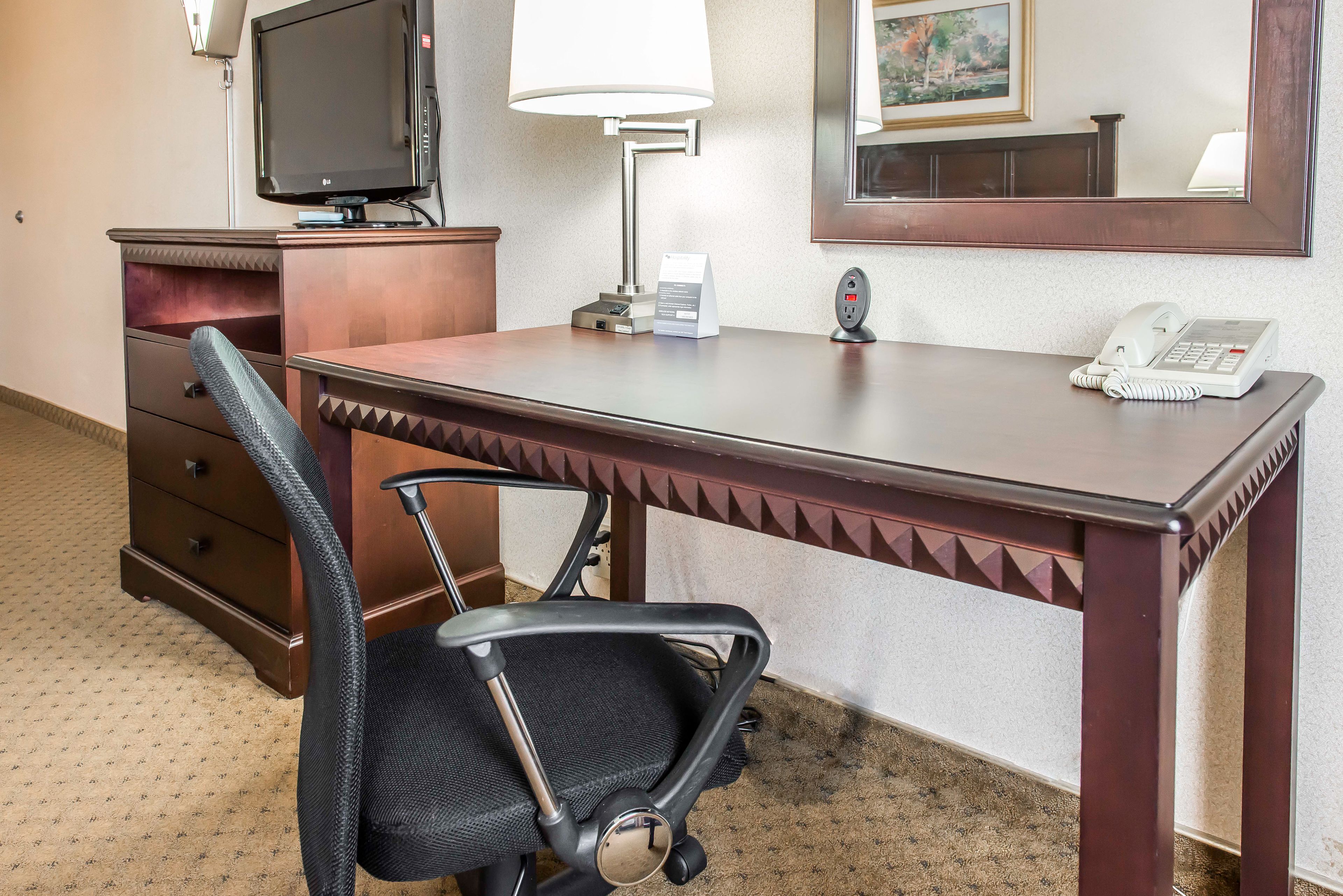 standard room, 1 king bed, non smoking | desk, blackout curtains, iron/ironing board, free wifi