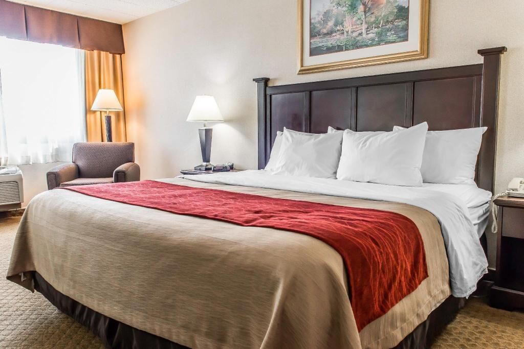 Desk, blackout drapes, iron/ironing board, free WiFi