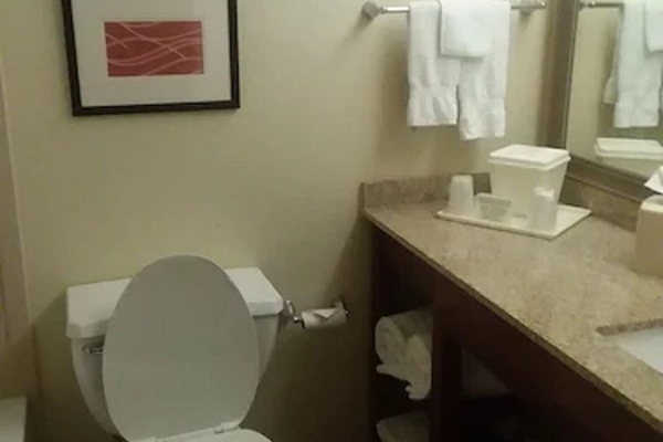 Standard Double Room, 2 Double Beds, Non Smoking | Bathroom | Free toiletries, hair dryer, towels