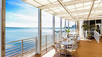 4 restaurants, breakfast, lunch, dinner served; American cuisine