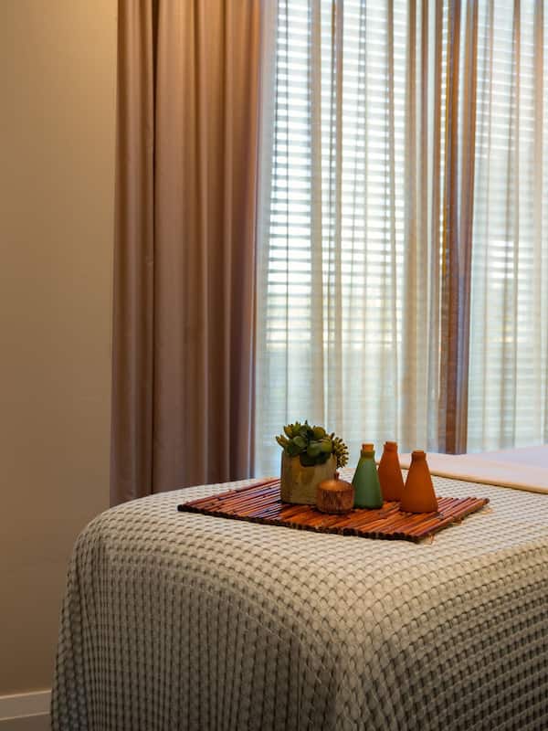 Couples treatment rooms, body treatments, aromatherapy