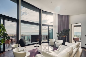 Golf Suite, 170 m2, Panoramic View, Butler, Spa Access (12 years+) | Living room