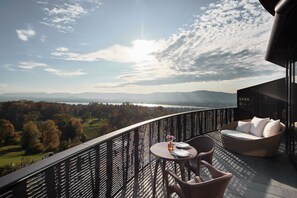 Golf Suite, 170 m2, Panoramic View, Butler, Spa Access (12 years+) | Balcony