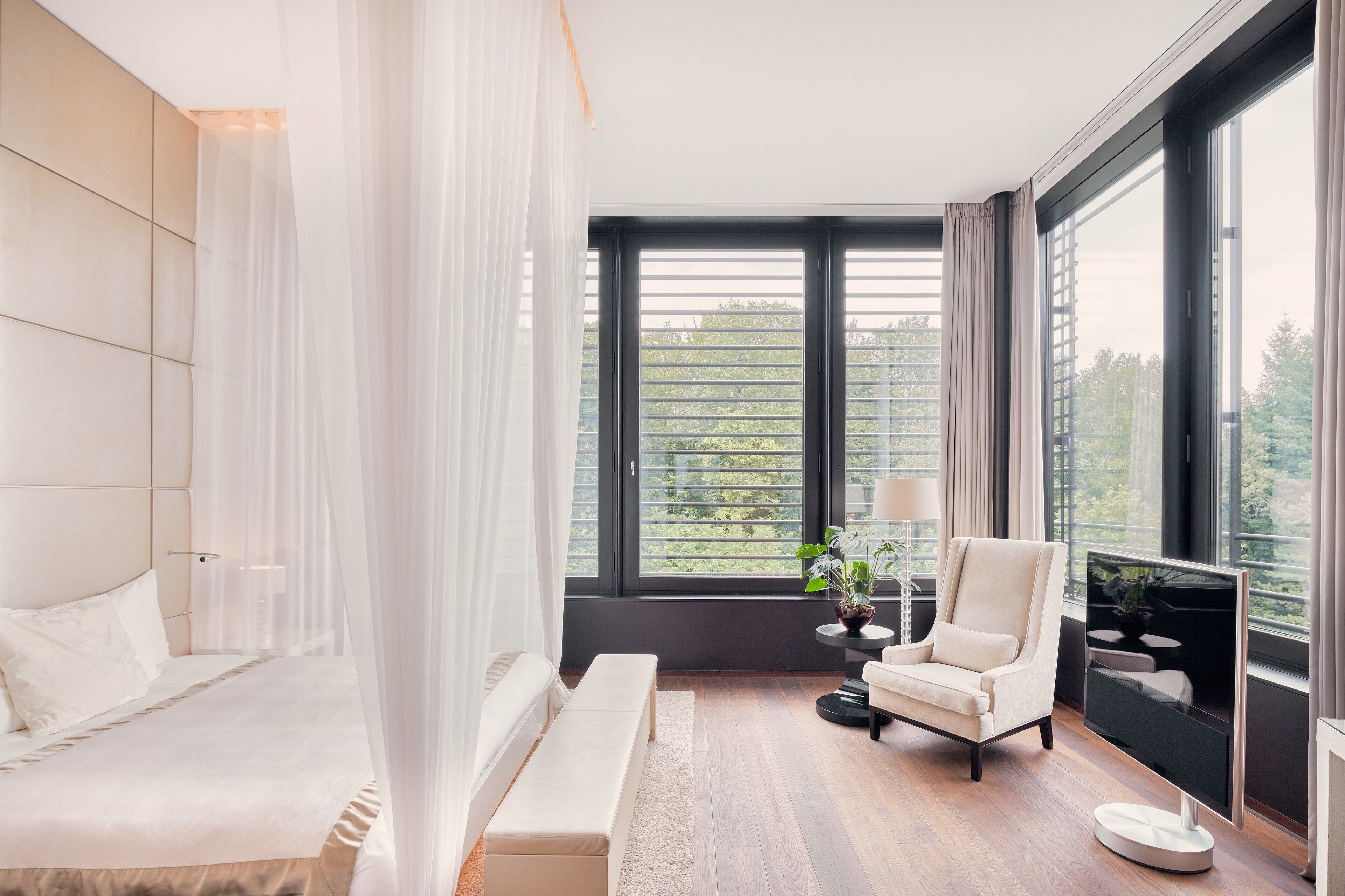 Premium bedding, minibar, in-room safe, desk