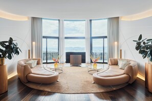 Ropa de cama de alta calidad y minibar 