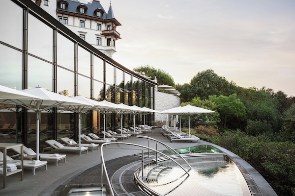 Een stoombad, lichaamsbehandelingen, Thaise massages, sportmassages