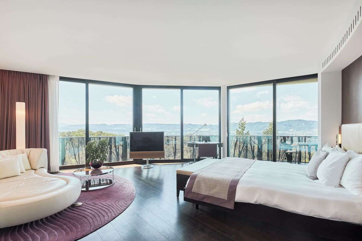 junior suite grand, panoramic view, balcony, whirlpool, spa access (12 years+) | 1 bedroom, premium bedding, minibar, in-room safe