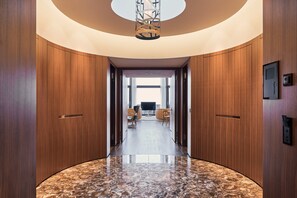 Carezza Suite, 230 m2, inspired by Alberto Giacometti, Butler, Spa Access (12 years+)