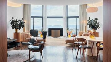 Carezza Suite, 230 m2, inspiriert von Alberto Giacometti, Butler, Spa Zugang (ab 12J) | Hochwertige Bettwaren, Minibar, Zimmersafe, individuell dekoriert