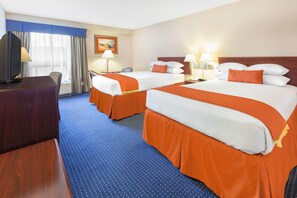 Premium bedding, down duvets, in-room safe, desk - Wyndham Garden Monterrey Norte (San Nicolas de los Garza)