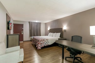 Escritorio, cortinas blackout, wifi gratis y ropa de cama