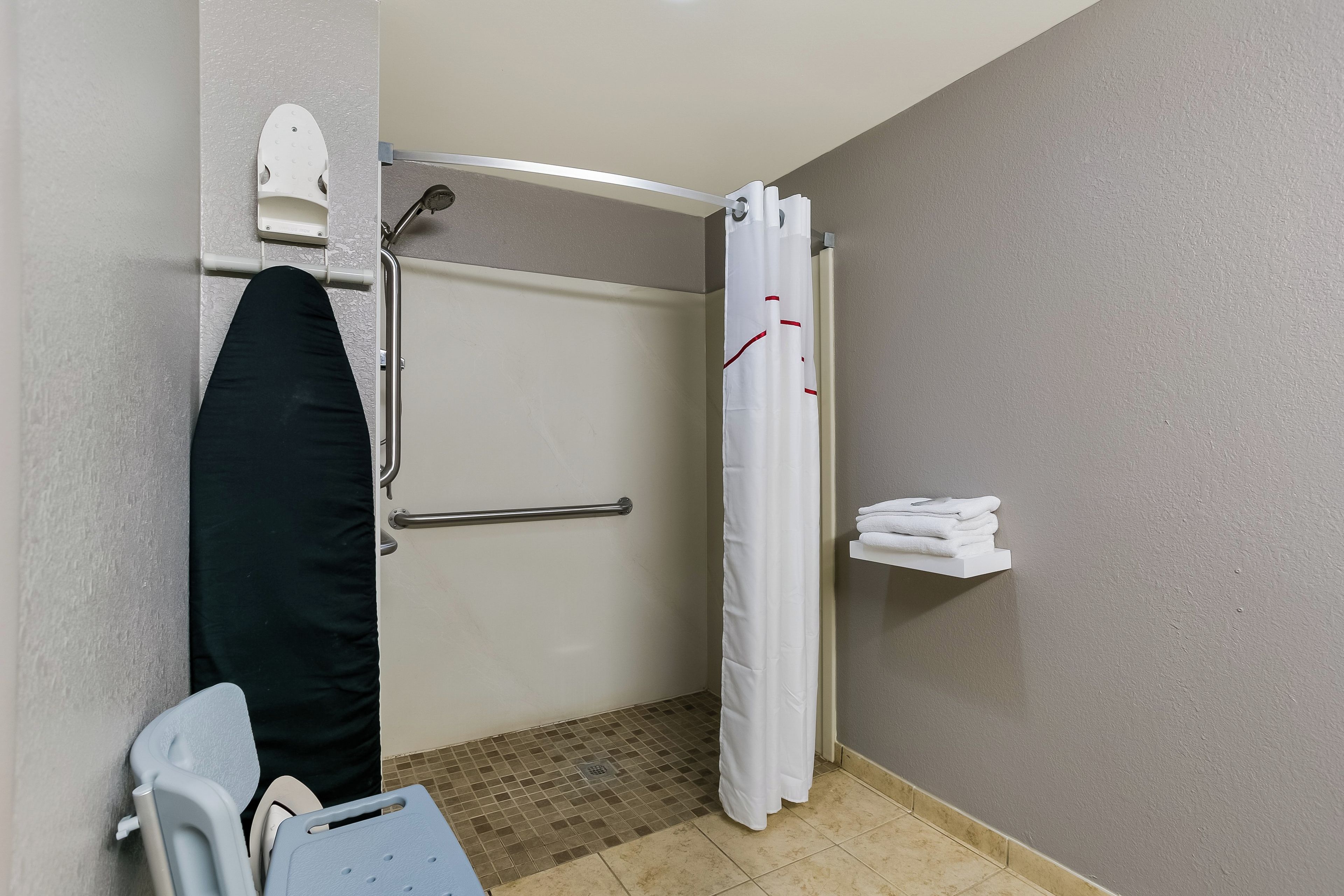 Superior Room, 1 King Bed, Accessible, Non Smoking (Roll-In Shower) | Bathroom | Hair dryer, towels
