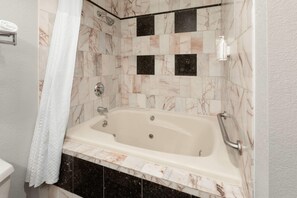 Suite Studio, 1 très grand lit, non-fumeurs | Baignoire à jets