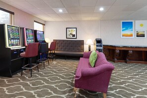 Lobby - Days Inn by Wyndham Blairsville (Blairsville)