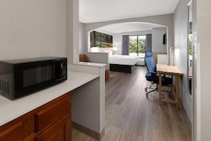 Suite estudio, 1 cama King size, para no fumadores | Tina de hidromasaje