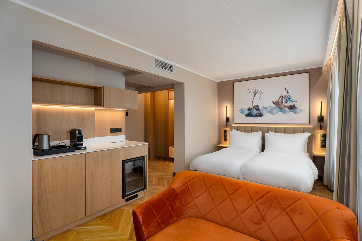 Premium bedding, in-room safe, laptop workspace