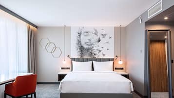 普通套房 (with SPA Access) | 房內夾萬、書桌、手提電腦工作空間、熨斗/熨衫板