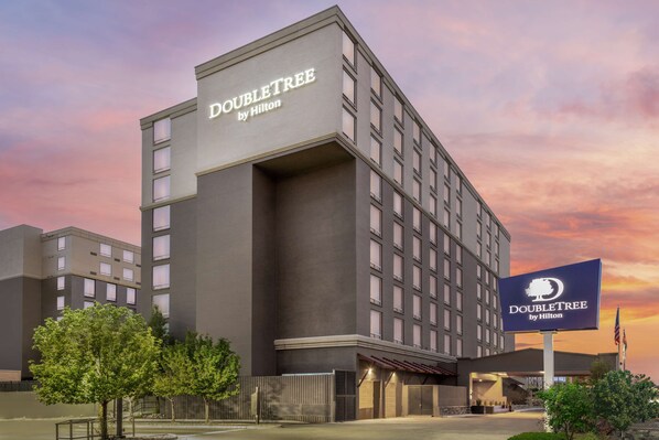 A DoubleTree by Hilton hotel with a modern design, featuring a prominent entrance and a large sign. - DoubleTree by Hilton Denver Cherry Creek (Denver)