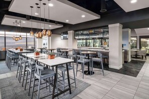 2 Restaurants; Frühstück und Abendessen werden serviert