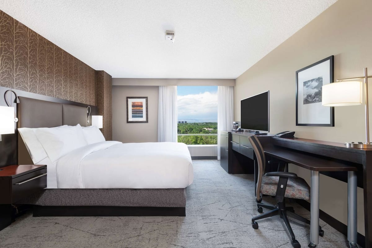 Premium bedding, down comforters, in-room safe, desk