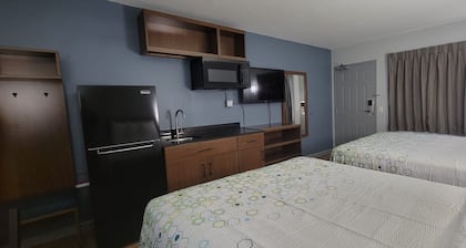 HomeTowne Studios By Red Roof Egg Harbor–Atlantic City Airport