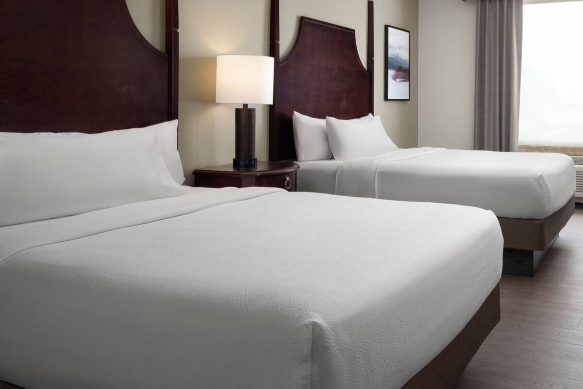 suite, accessible, bathtub | in-room safe, iron/ironing board, free wifi, bed sheets