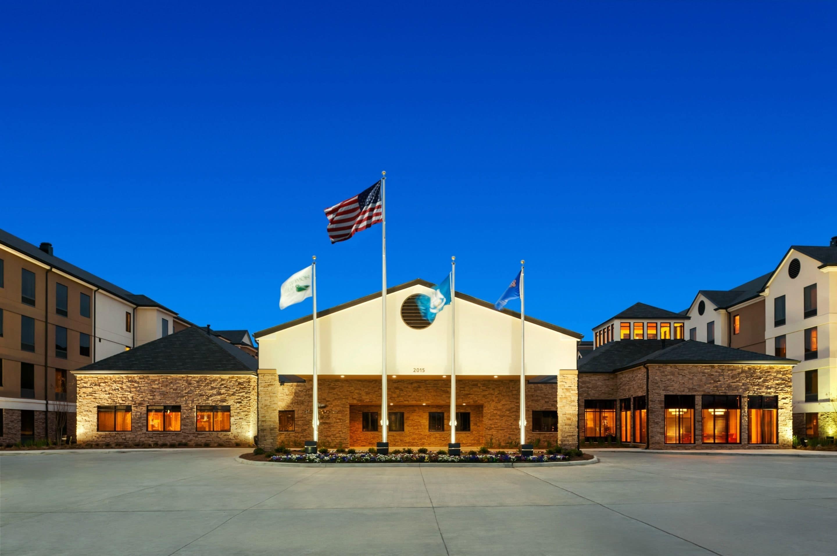 Boendets fasad - kväll/natt