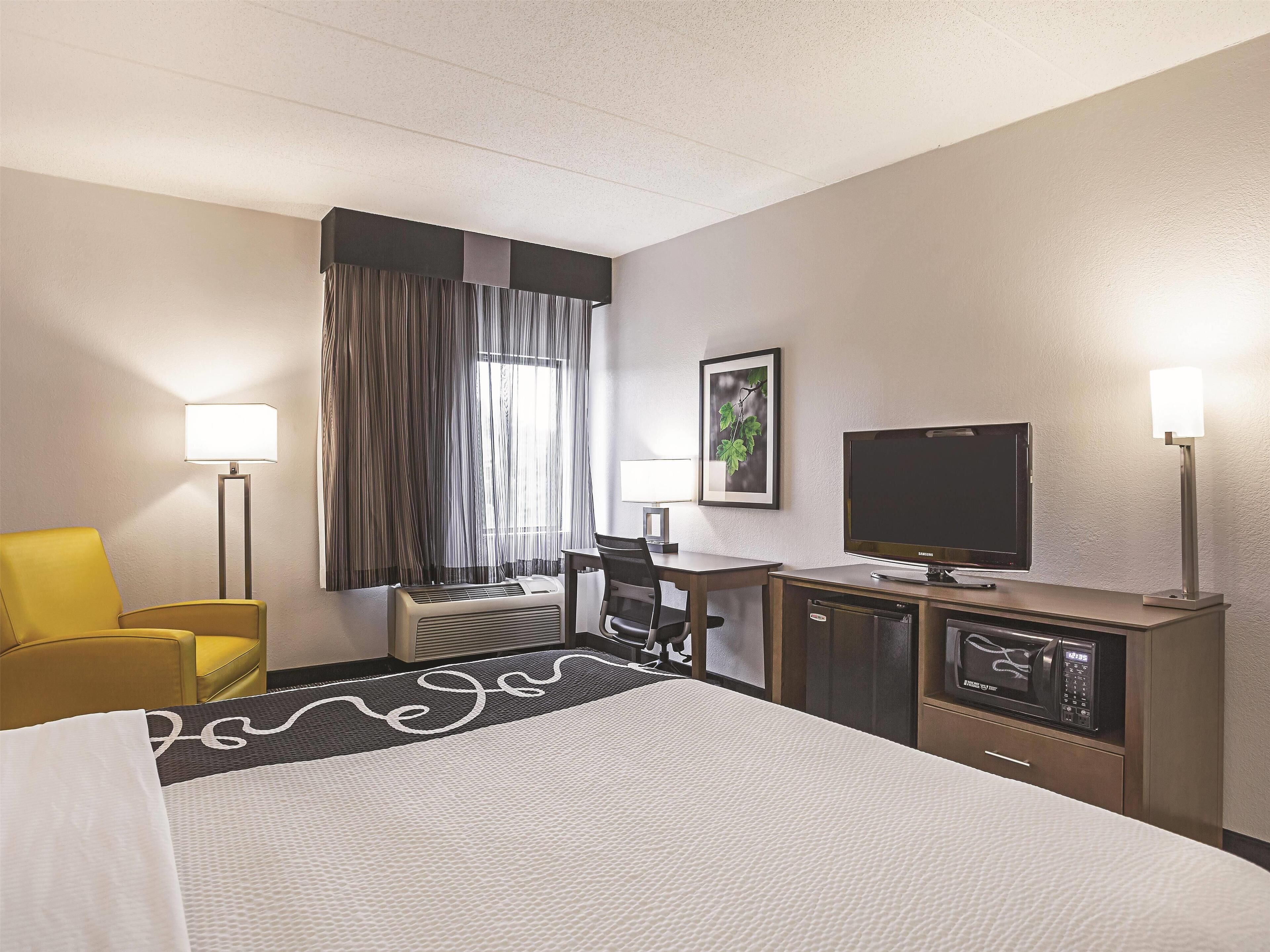 room, 1 king bed, non smoking | premium bedding, desk, blackout curtains, iron/ironing board