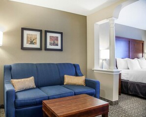 Business Studio Suite, 1 King Bed, Non Smoking | Premium bedding, in-room safe, desk, iron/ironing board - Comfort Inn & Suites Sturbridge - Brimfield (Sturbridge)