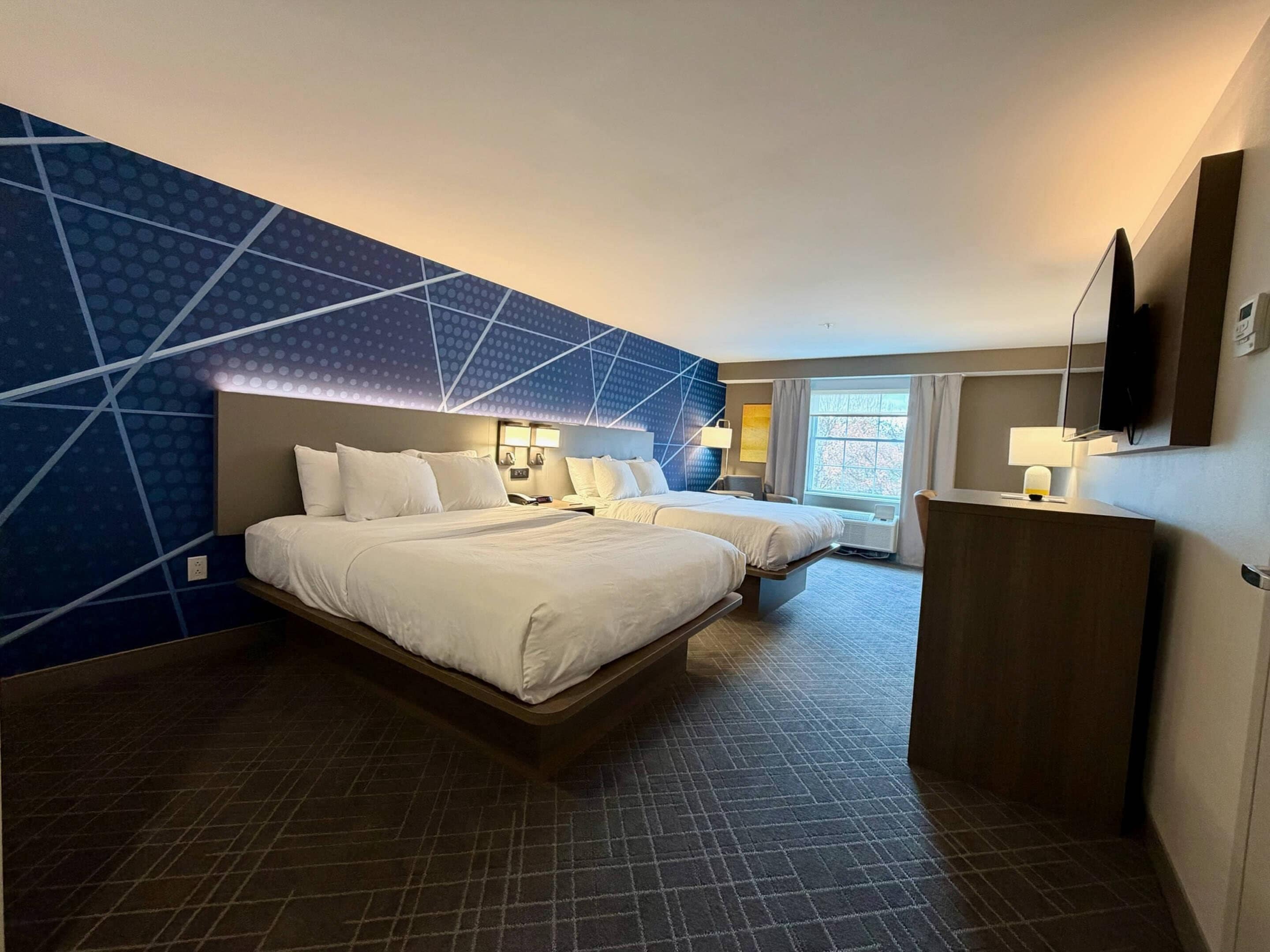 Premium bedding, in-room safe, desk, iron/ironing board