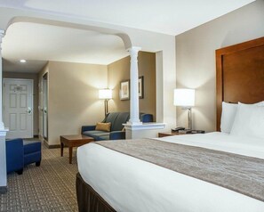 Business Studio Suite, 1 King Bed, Non Smoking | Premium bedding, in-room safe, desk, iron/ironing board - Comfort Inn & Suites Sturbridge - Brimfield (Sturbridge)