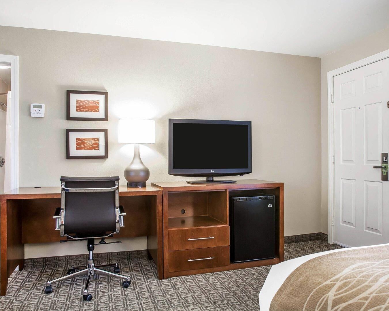 Room, 2 Queen Beds, Non Smoking (Pet Friendly) | Premium bedding, in-room safe, desk, iron/ironing board