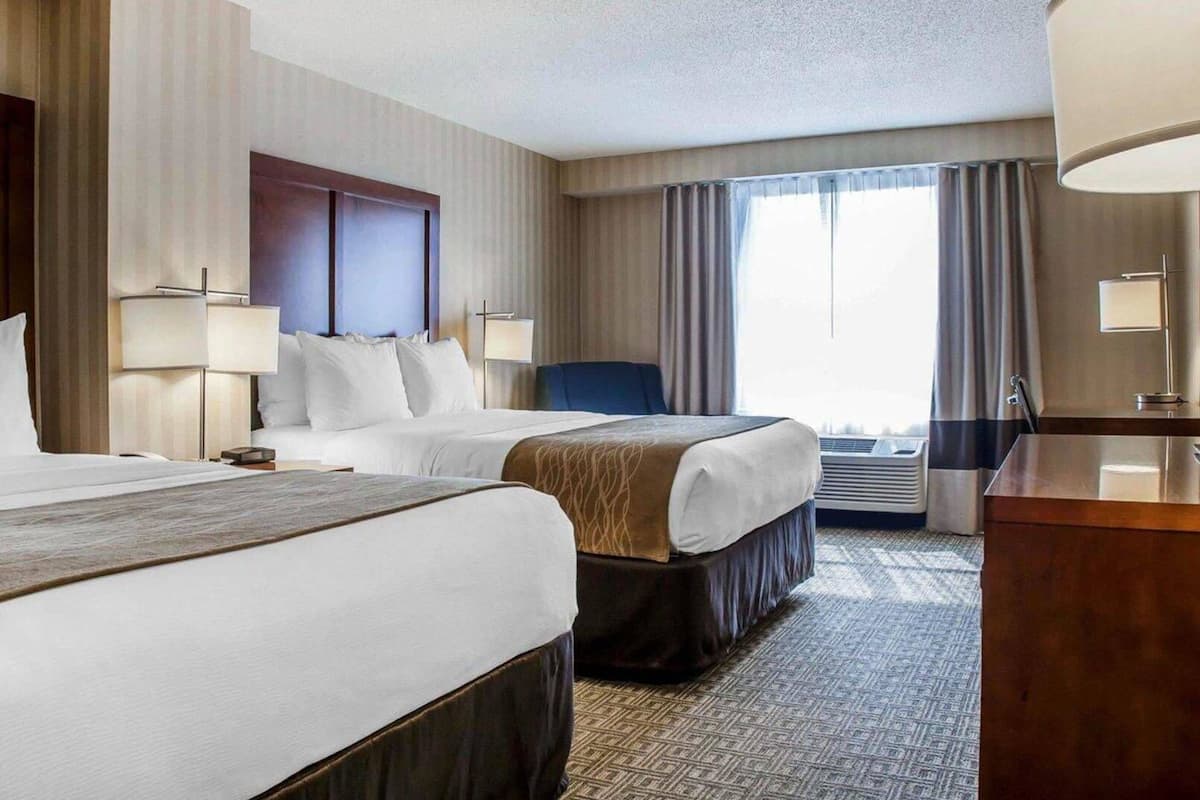 Premium bedding, in-room safe, desk, iron/ironing board