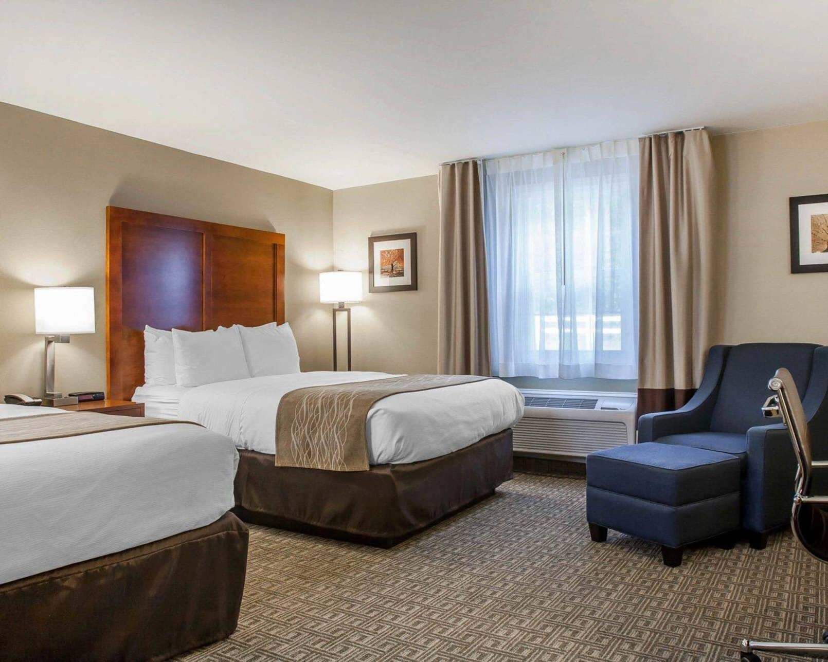 Premium bedding, in-room safe, desk, iron/ironing board