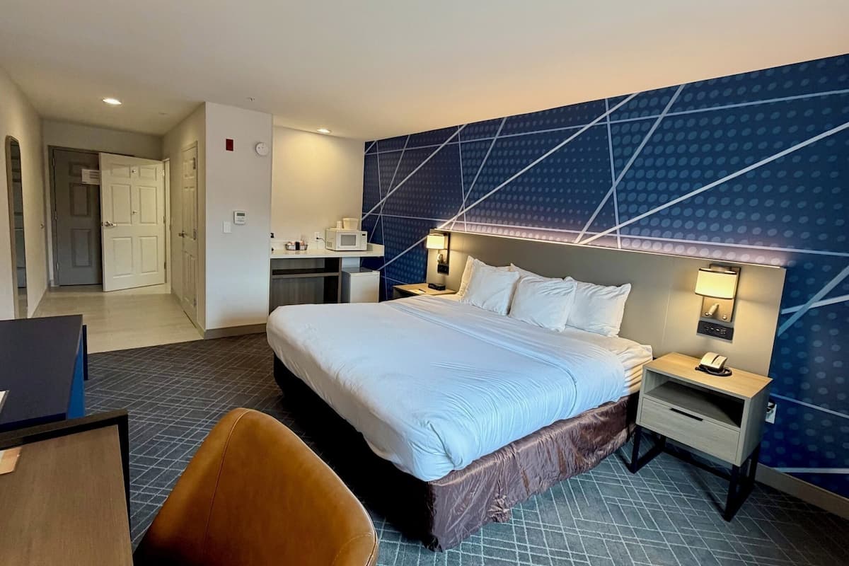 Habitación, 1 cama Queen size, para no fumadores | Ropa de cama de alta calidad y caja de seguridad en la habitación