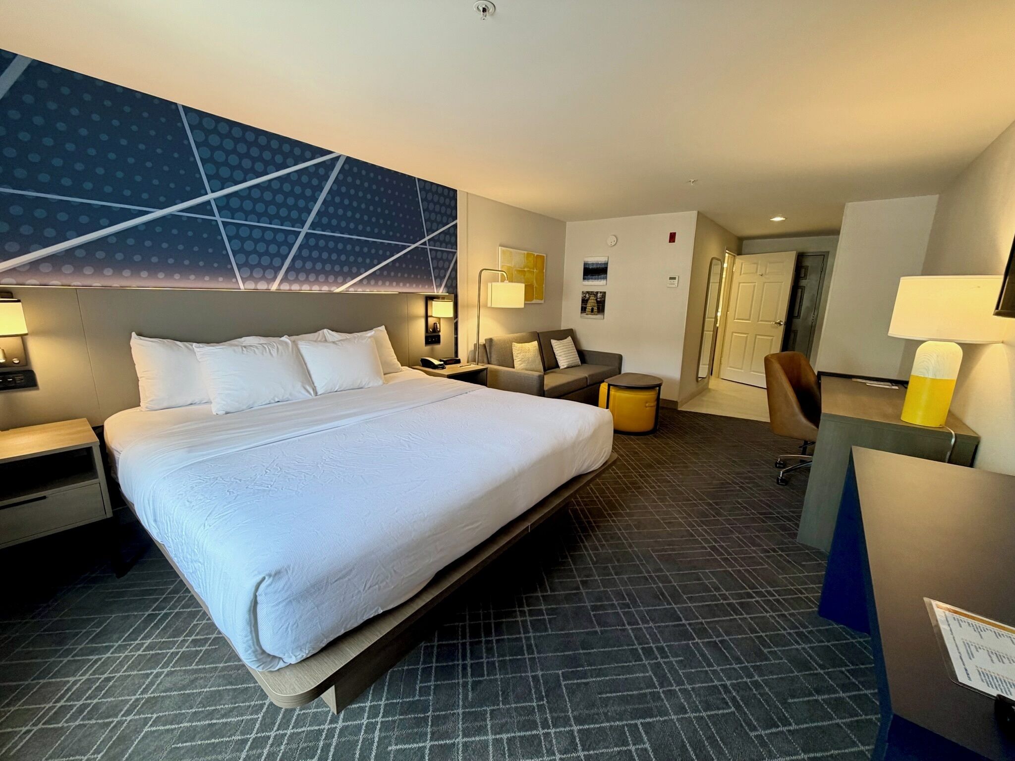 Business Studio Suite, 1 King Bed, Non Smoking