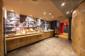 Daily buffet breakfast for a fee - Ibis Montpellier Sud (Montpellier)