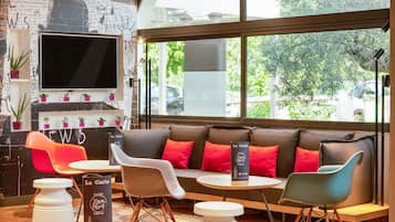 Coin salon dans le hall