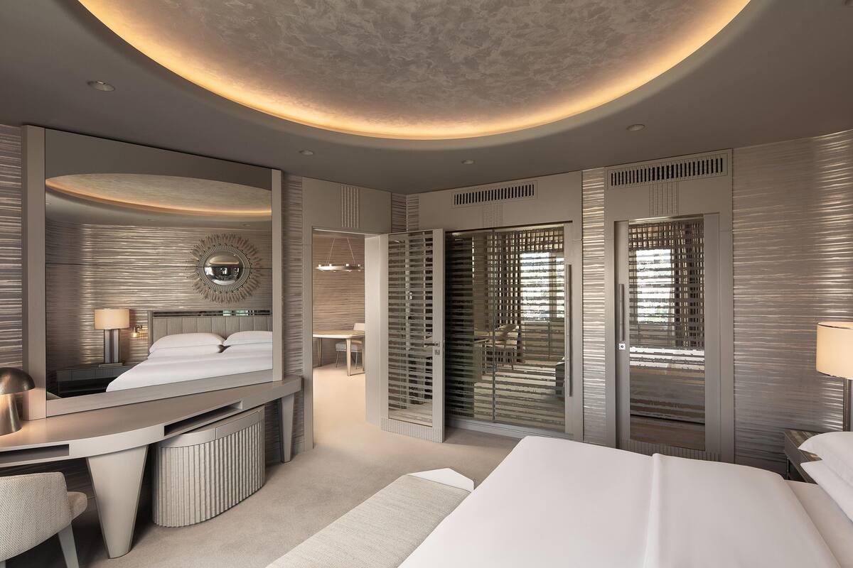 premium suite, 1 bedroom | 1 bedroom, premium bedding, minibar, in-room safe