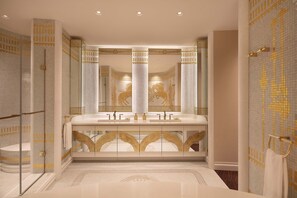 Suite presidencial, 1 cama King size, vista a la ciudad | Baño | Secadora de cabello, batas, pantuflas, toallas 